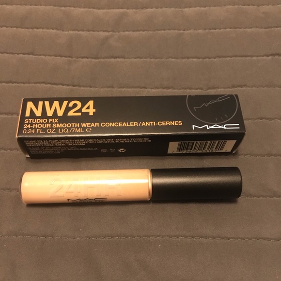 MAC 24hr Concealer Color: NW24 - Picture 1 of 2